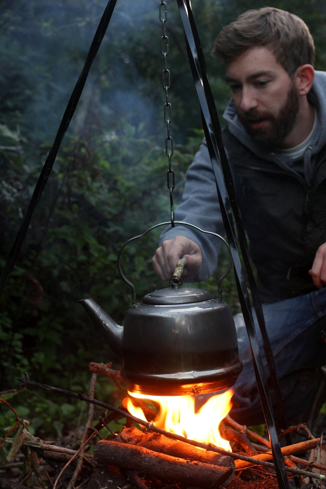 campfire-smoke-kettle-man