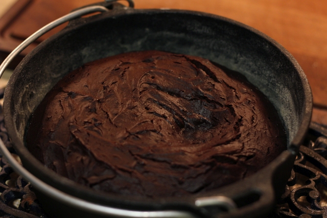 dutch-oven-brownie-cake-petromax
