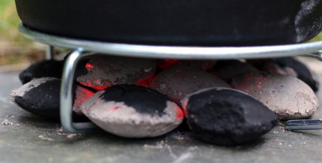 dutch-oven-charcoal