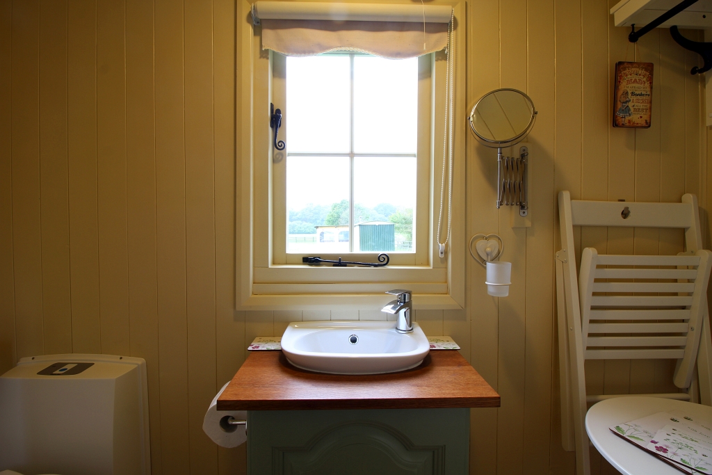 Hampshire Shepherds Hut Toilet